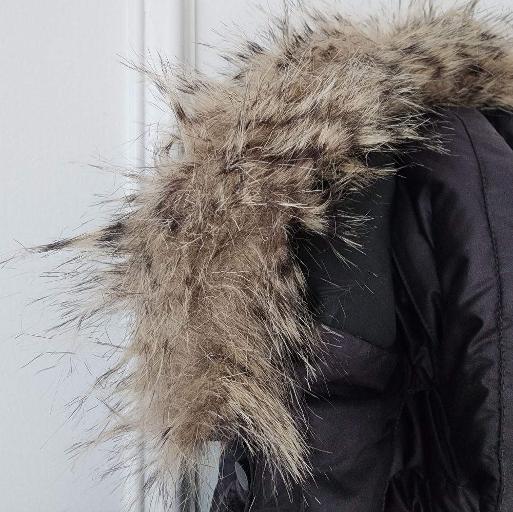 Eddie Bauer Quilted Puffer Vest with Faux Fur Hood | Black | Size XL - Picture 6 of 12